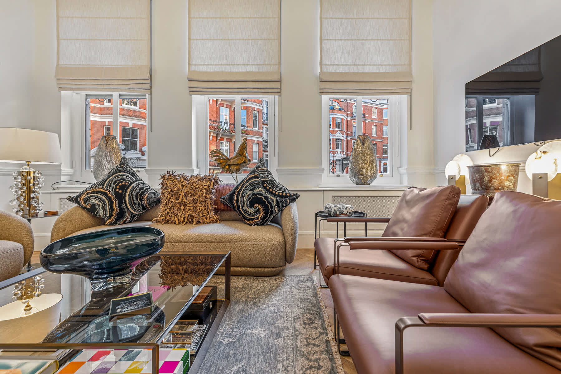 View The Gallery - Exquisite Apartment, Kensington in Kensington Court 25 W8 5DP The Gallery - Exquisite Apartment, Kensington in Kensington Court 25 W8 5DP - Property image 36 - VivreStays