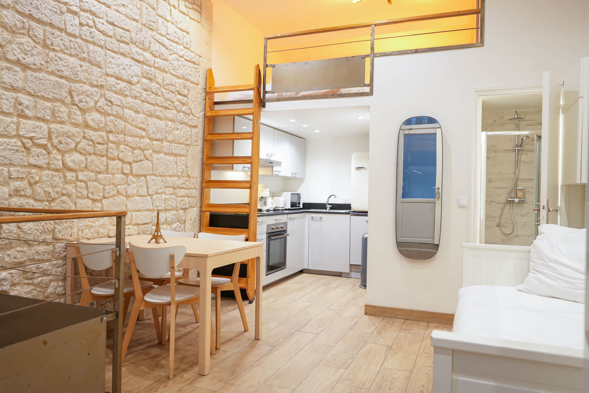 Loft 2 BR Marais, Notre Dame AC by LCC Agency — Paris, Île-de-France — vacation rental
