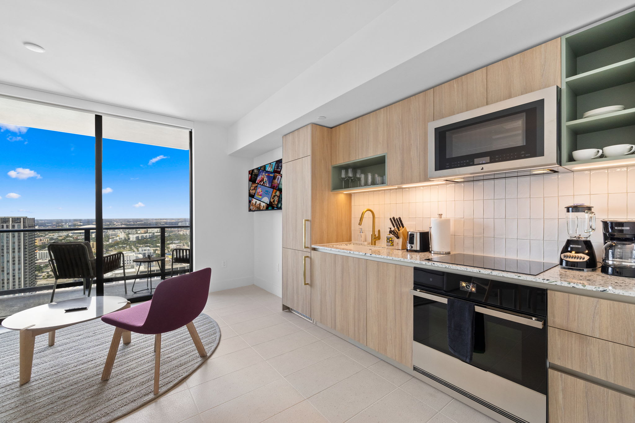 44Flr Condo w/Stunning Views