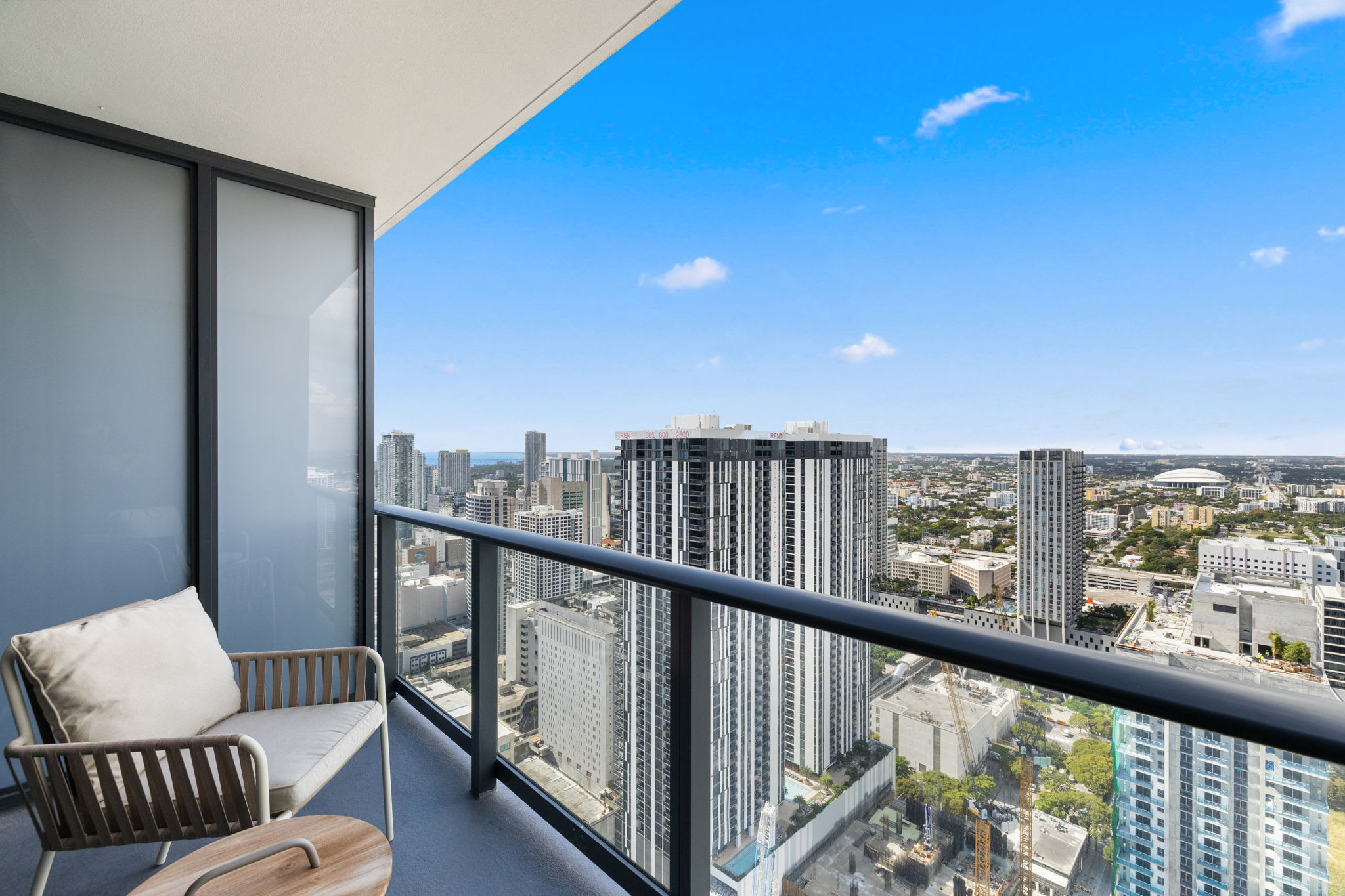 44Flr Condo w/Stunning Views - Foto 1