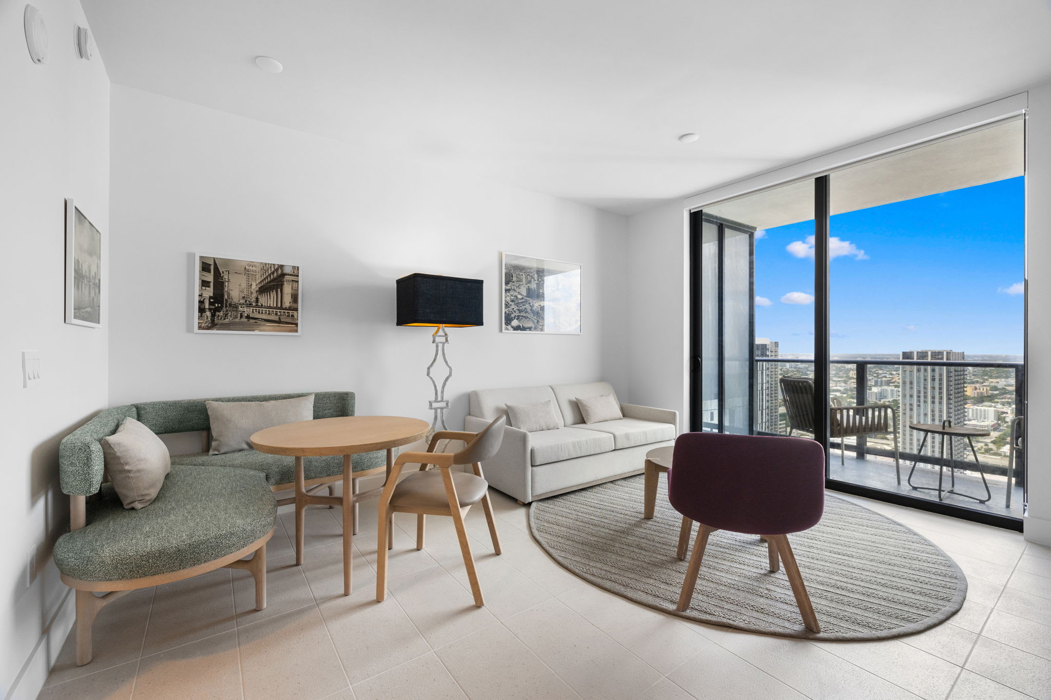 44Flr Condo w/Stunning Views