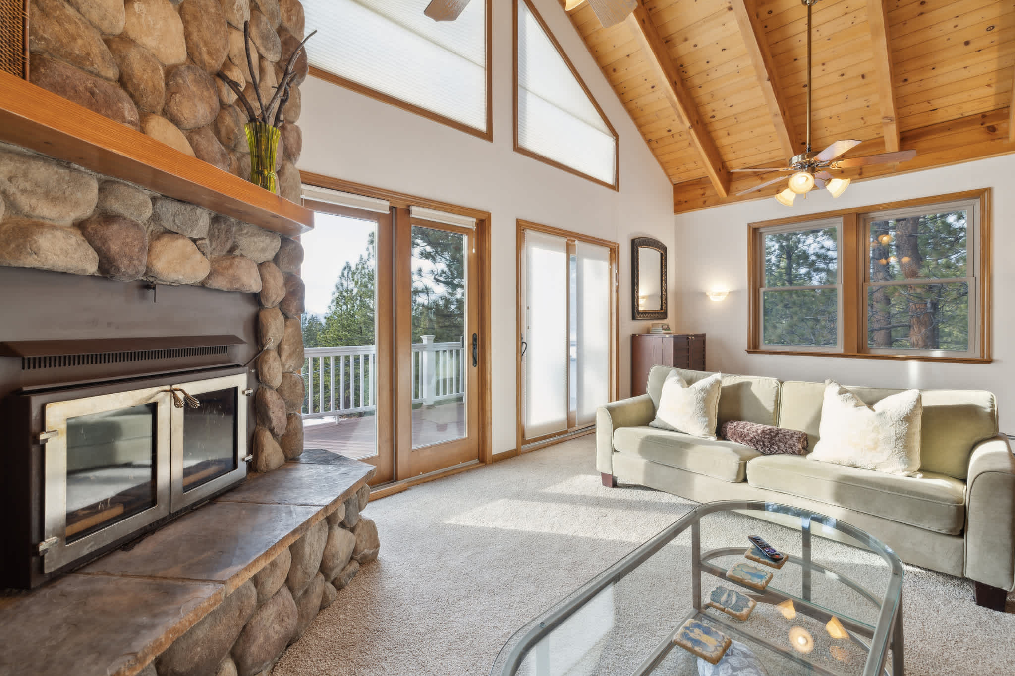 Spacious 4 Bedroom Retreat Near Lake Tahoe- Comfort and Views! — Stateline, NV — vacation rental