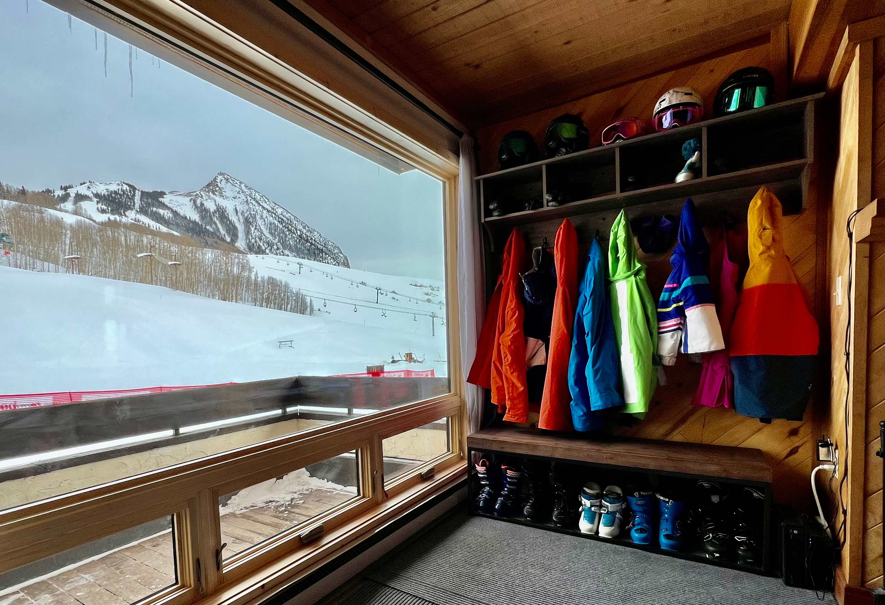 First Tracks CB, Slopeside, true ski in/out above kids ski school! — Mt. Crested Butte, CO — vacation rental
