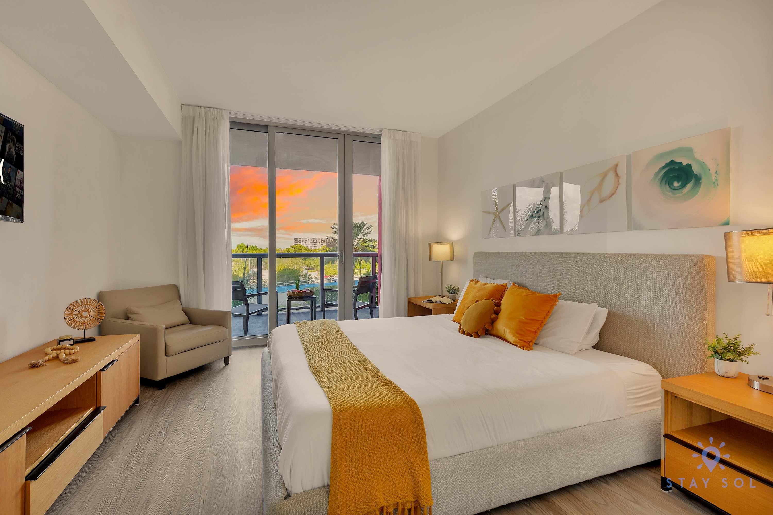 Florida Views | Chic Apt | Pool & Balcony