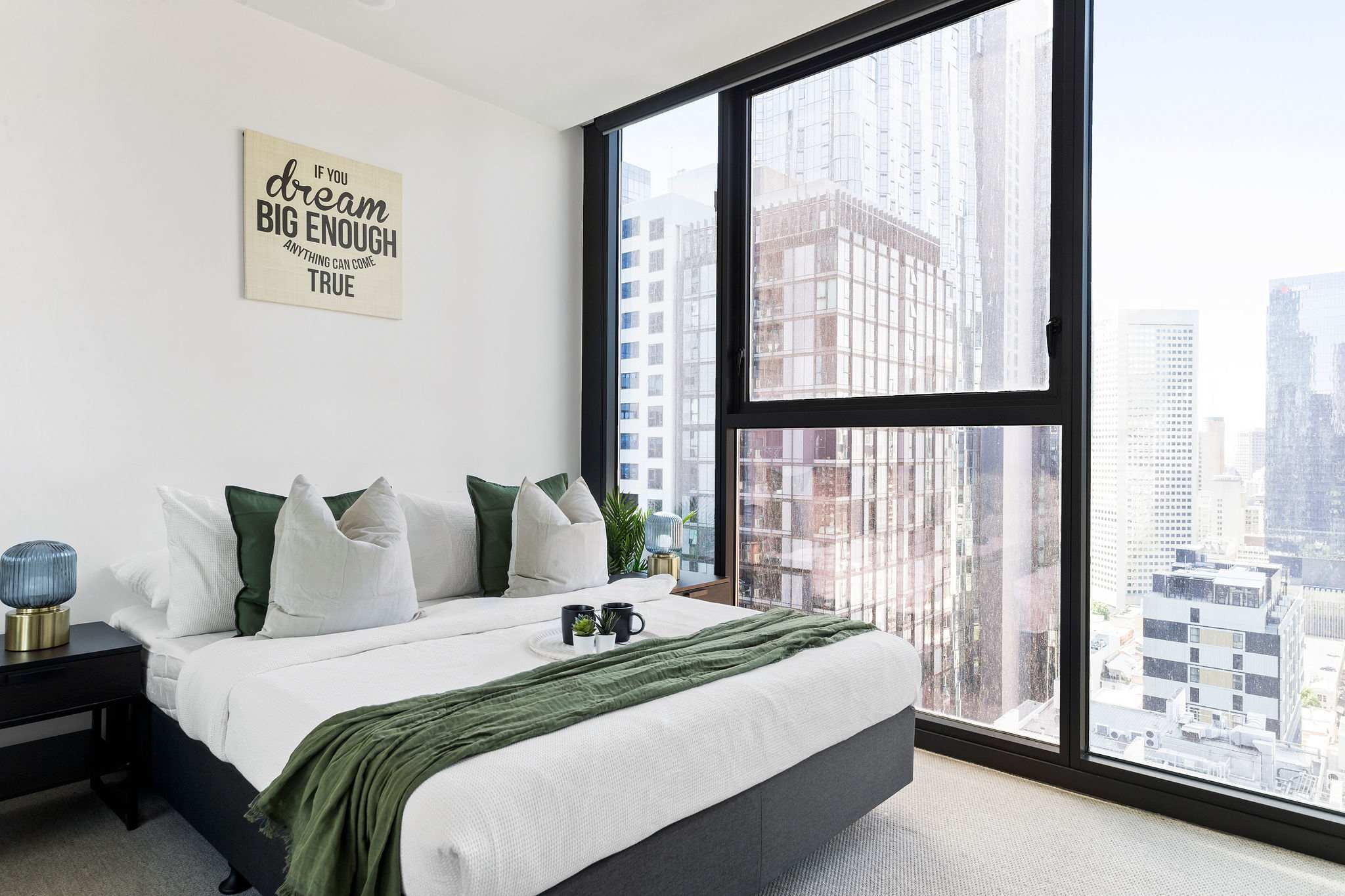 Pet-friendly Stylish 2BR Apt, Panoramic City Views — Melbourne, Victoria — vacation rental