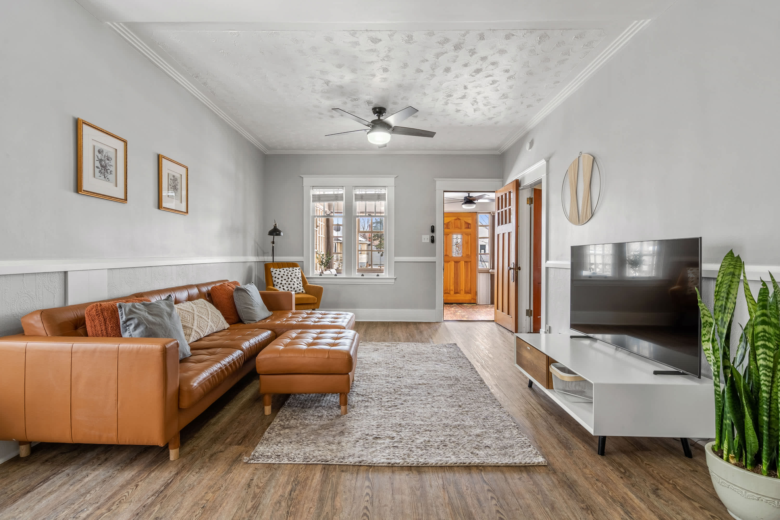 Dino's Last Post | Sleeps 8 | Private Backyard! | — Drumheller, Alberta — vacation rental