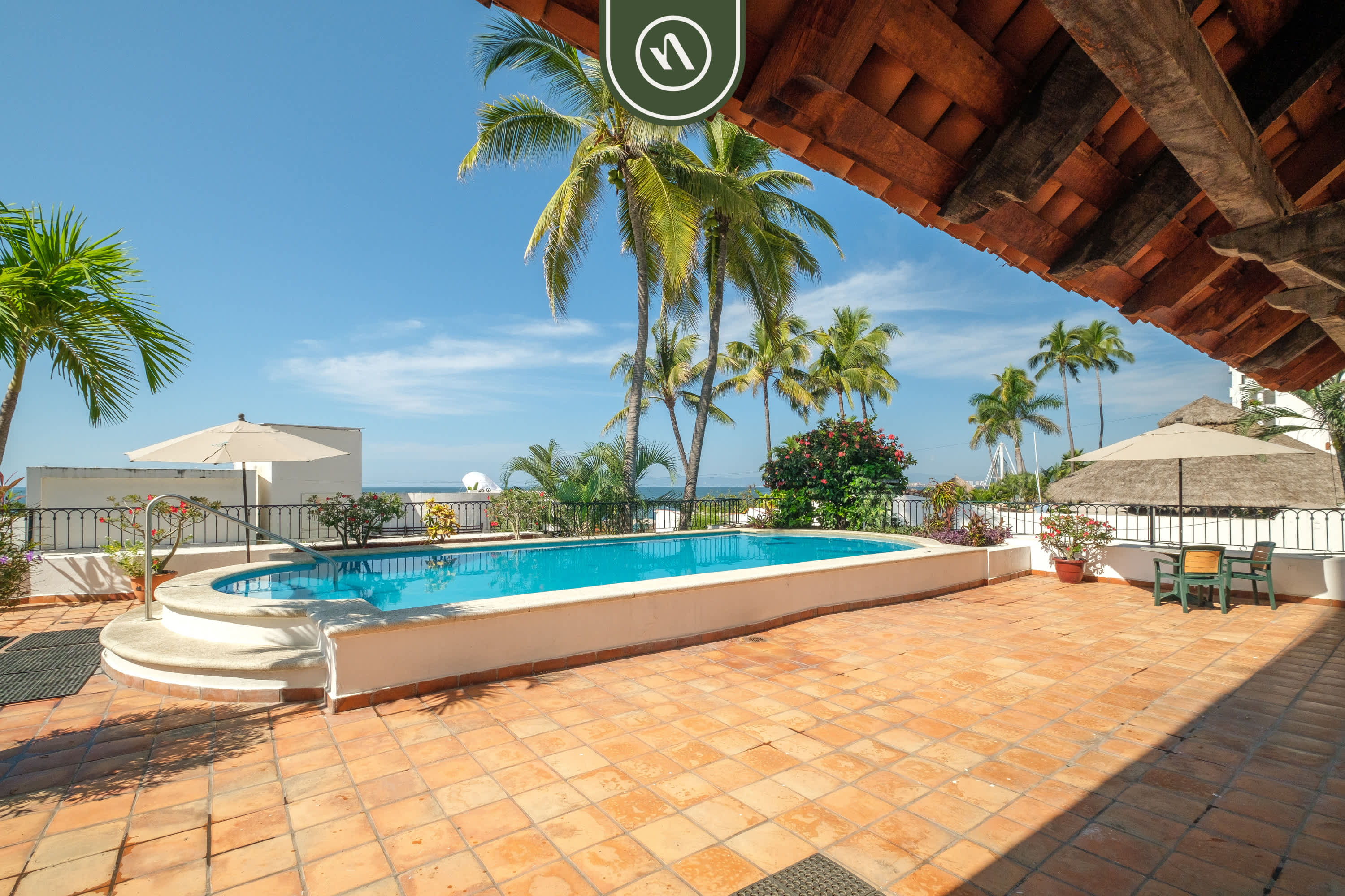 Amazing 2 BR Condo - Partial Oceanview - Pool  - Foto 1