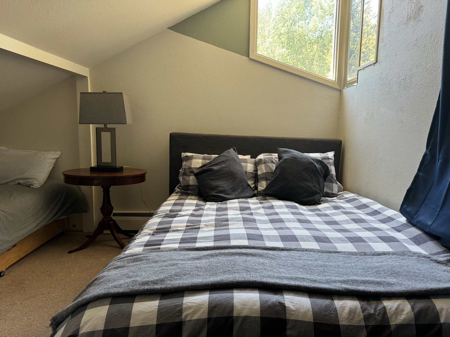 Charming Cozy Retreat: Your Home Away From Home.