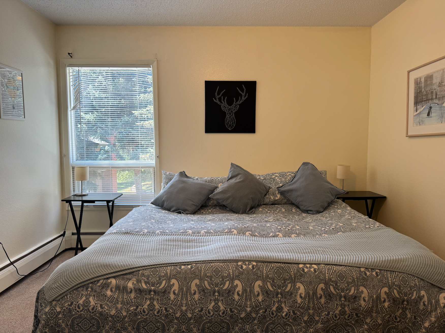 Charming Cozy Retreat: Your Home Away From Home.