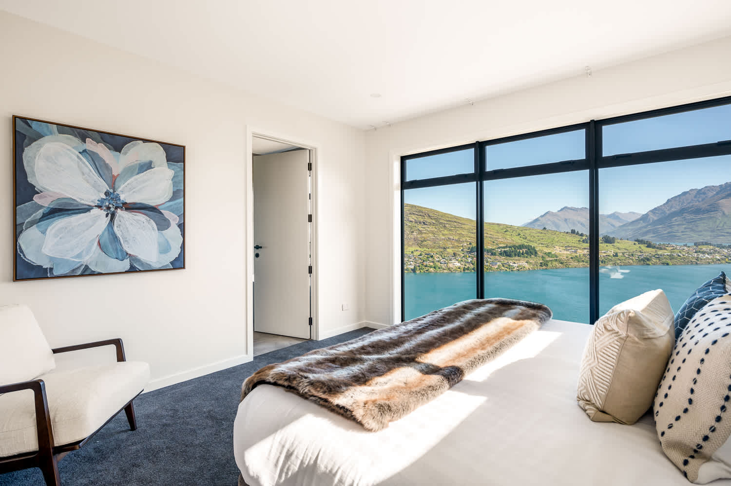 With large windows framing the stunning scenery, this peaceful retreat offers the perfect setting for relaxation and rest, all while surrounded by nature’s beauty.