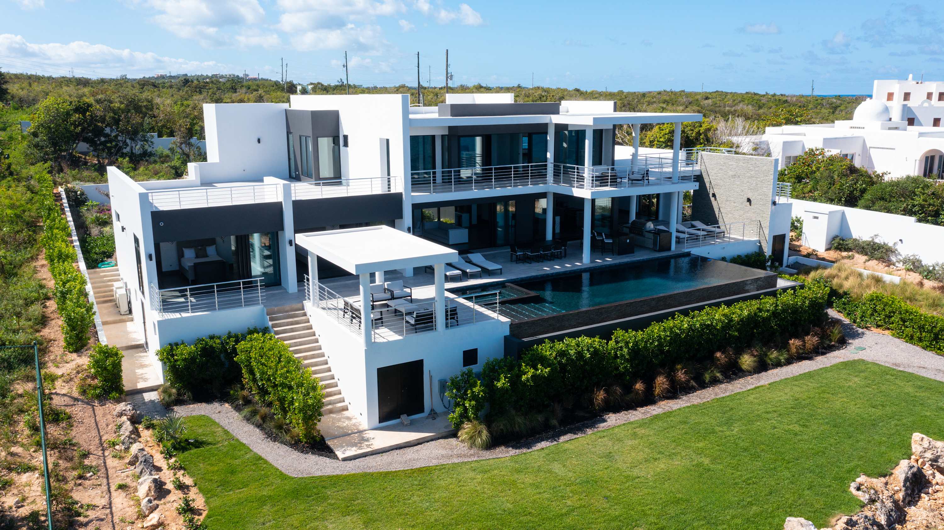 Le Rêve Bleu (4 bedrooms) - Modern cliffside villa with pool, Black...