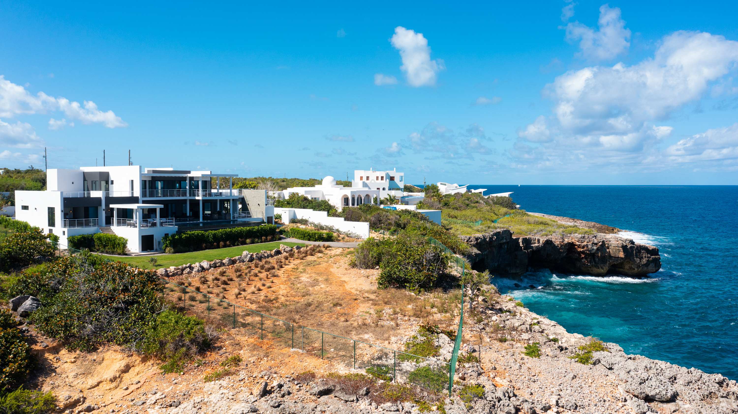 Le Rêve Bleu (4 bedrooms) - Modern cliffside villa with pool, Black...