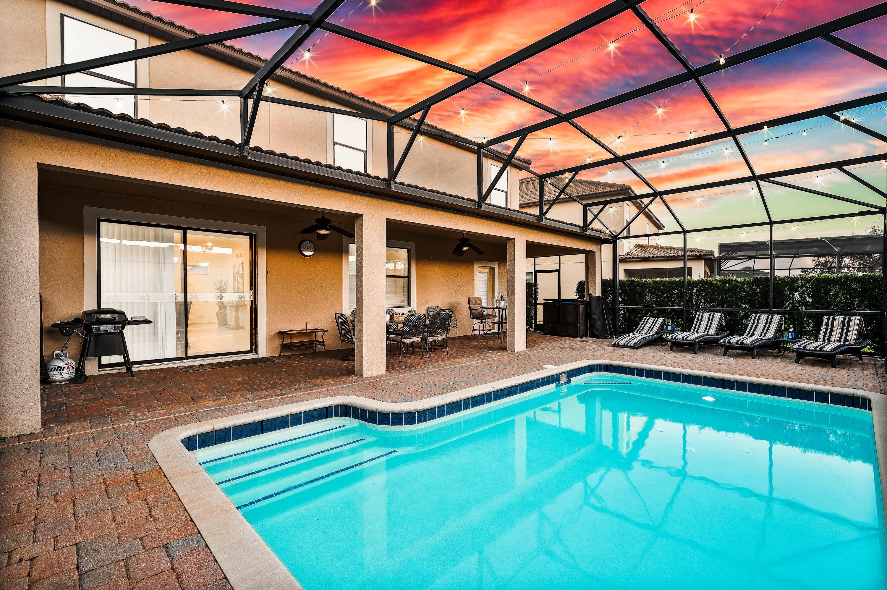 Large retreat w/ pool & game room