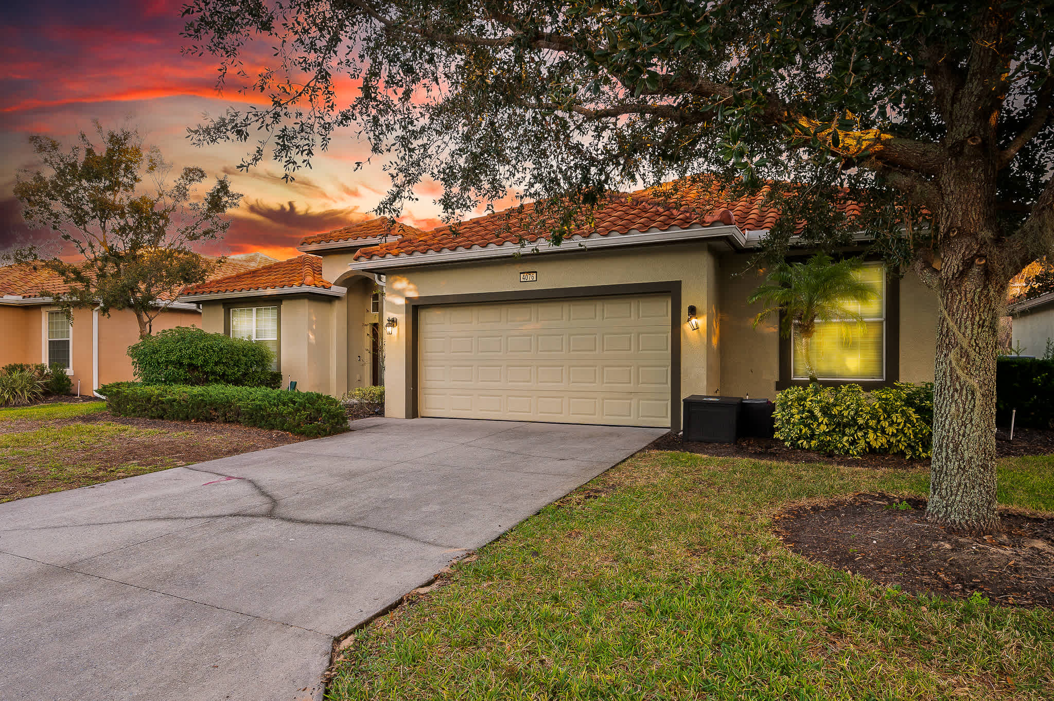 Heated Pool, Lazy River, Game Room 12 MI to Disney