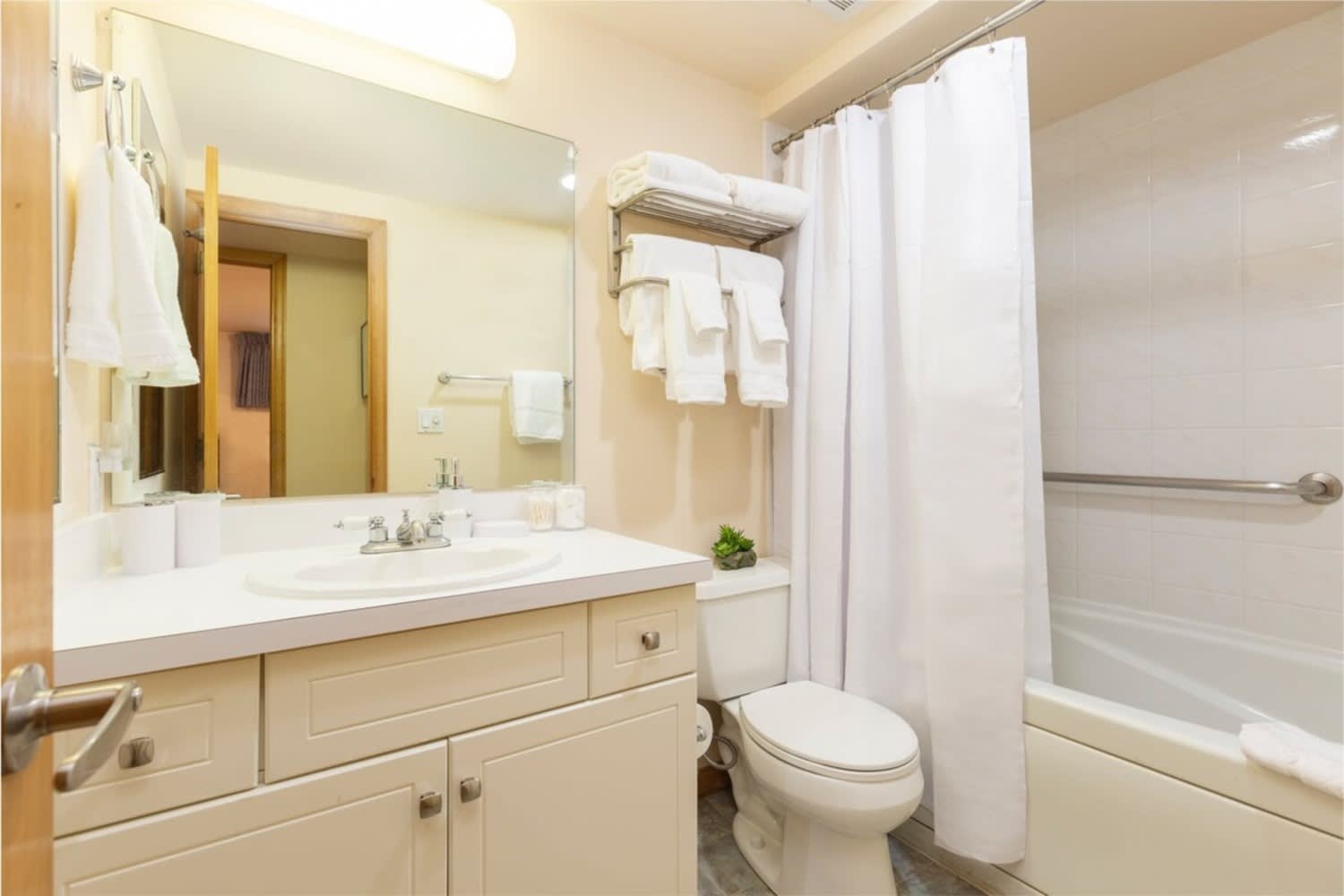 Comfort & Location - 2 BR, 2BA - Walk to Gondola! - Foto 11