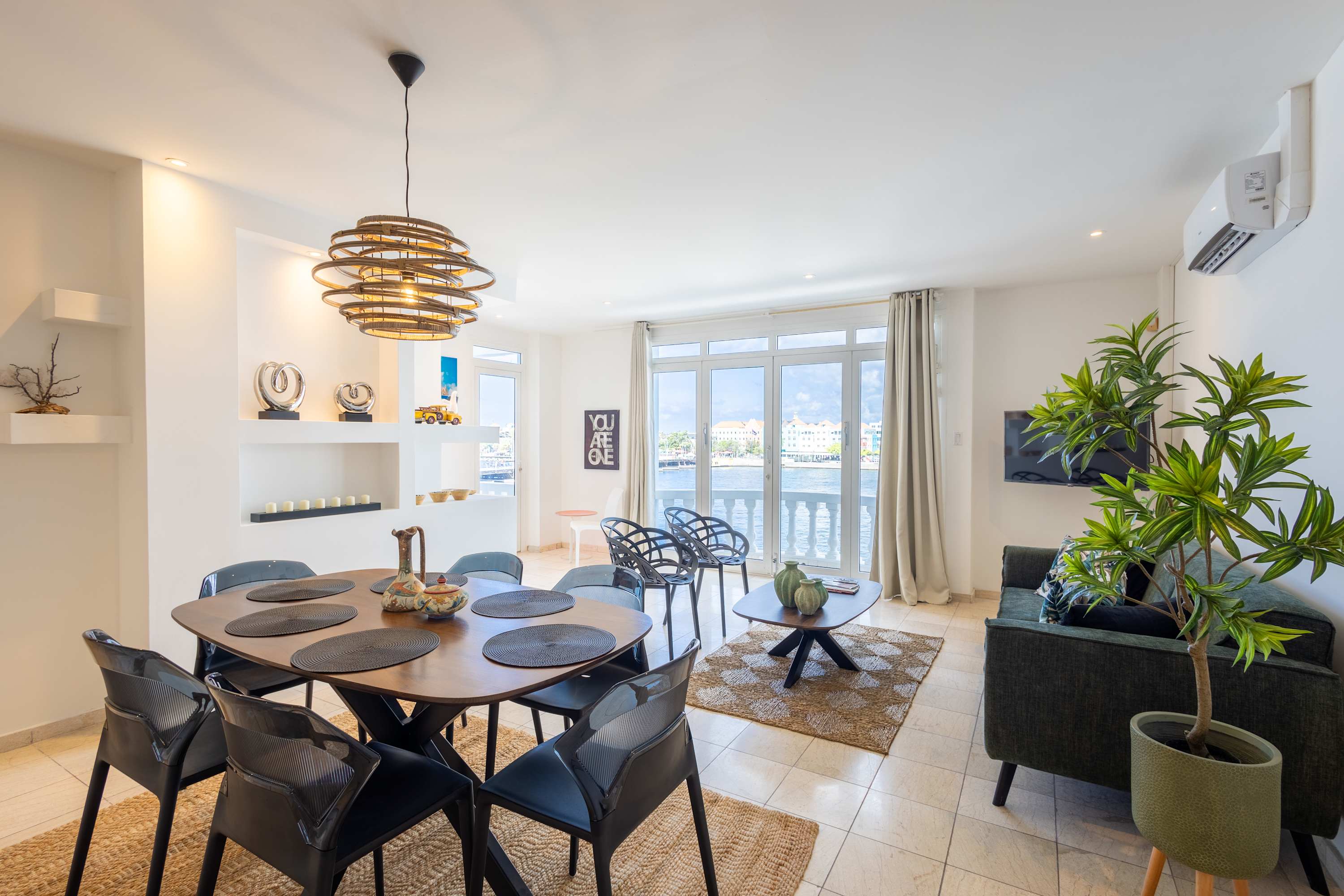 Chic Apartment with Stunning Bay Views — Willemstad — vacation rental