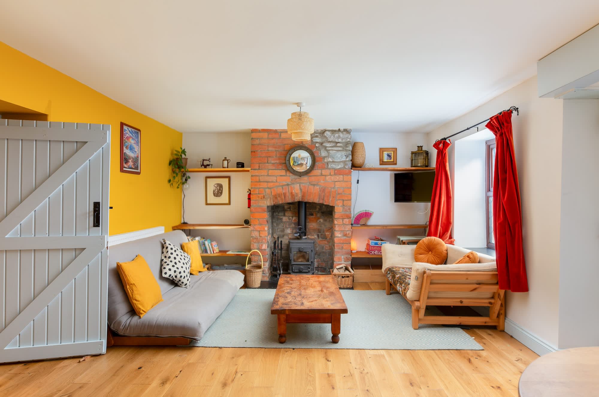 Cosy Cottage nr The Cotswolds, Private Parking