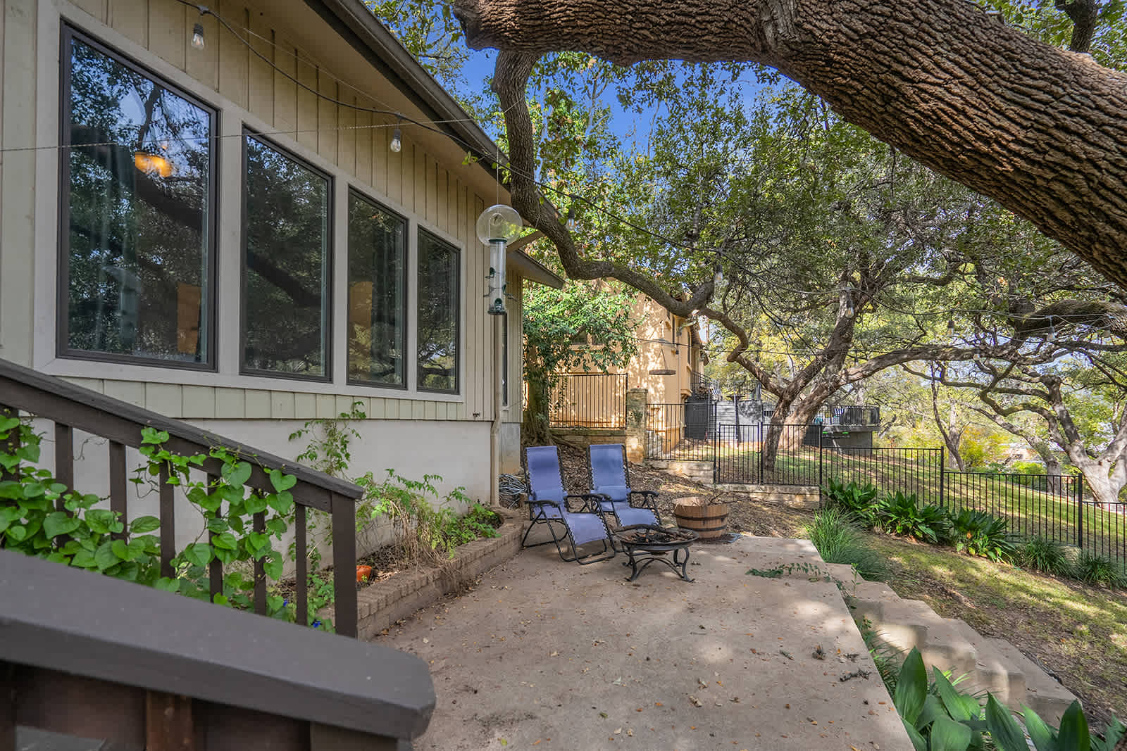 Lake, Large Deck & Firepit | Lake Austin Treehouse