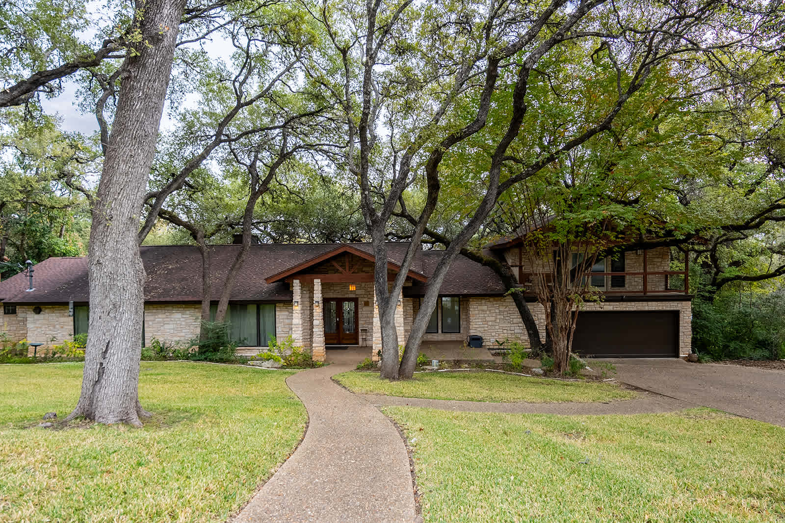 Lake, Large Deck & Firepit | Lake Austin Treehouse