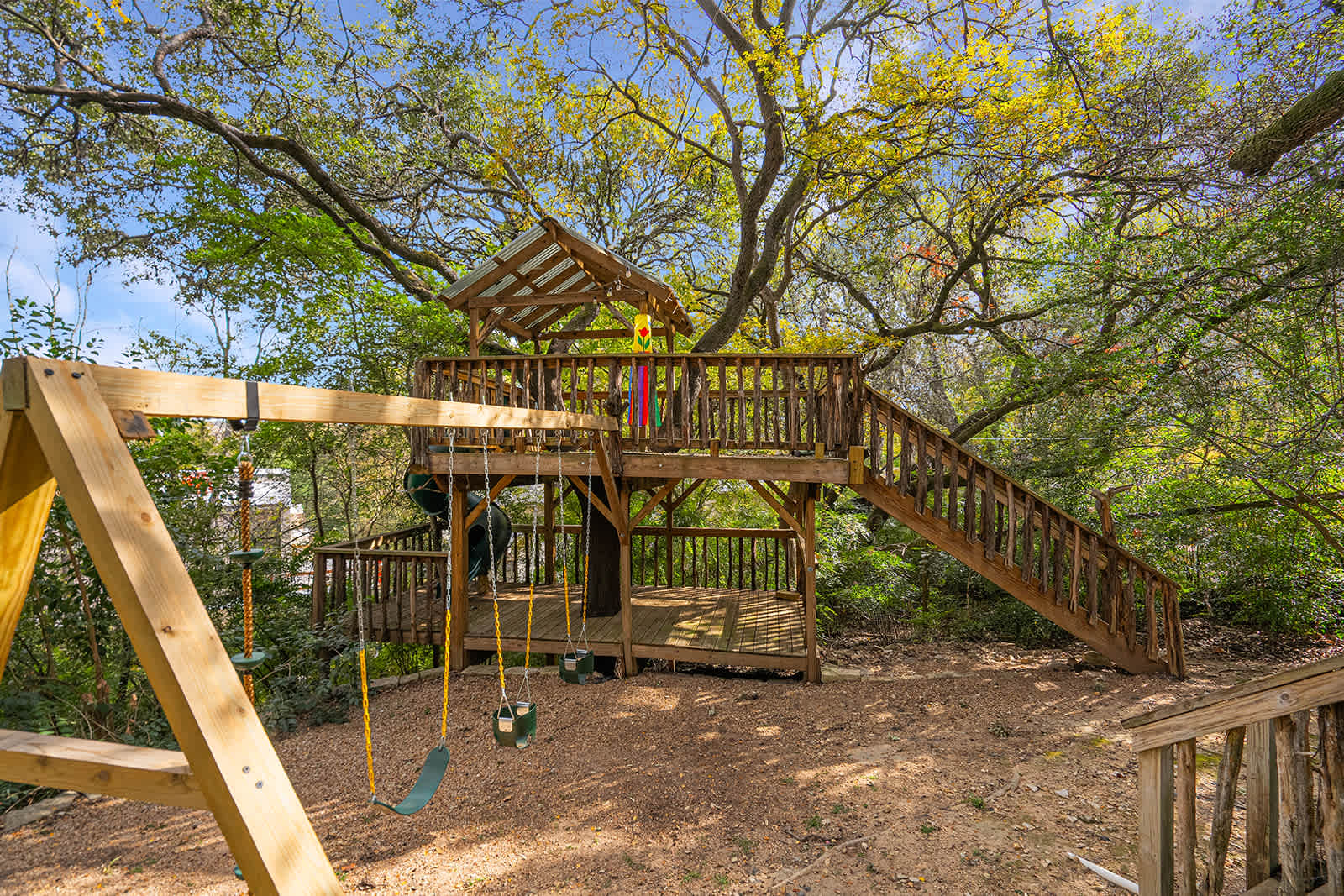 Lake, Large Deck & Firepit | Lake Austin Treehouse