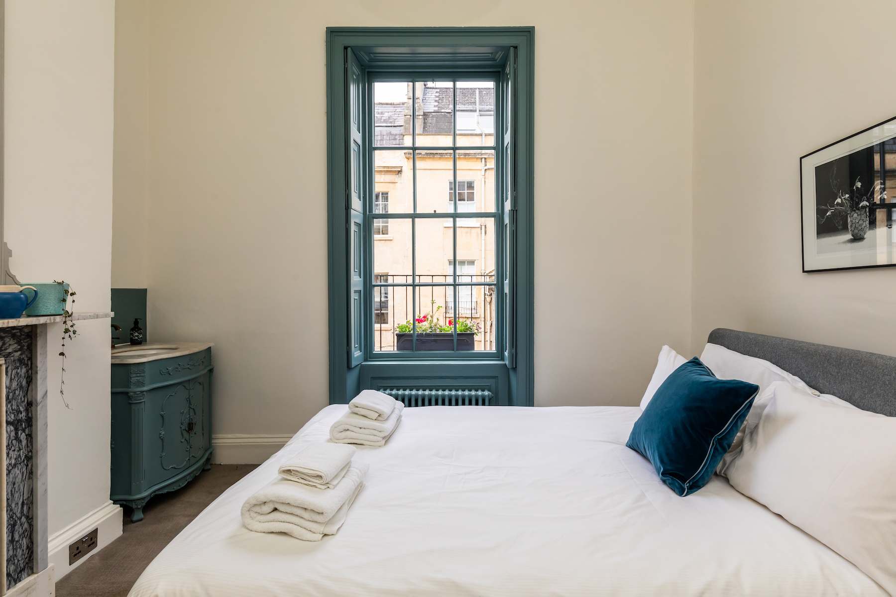 Georgian Townhouse with Garden near Royal Crescent in Park Street 38 BA1 2TD - Property image 33 - VivreStays