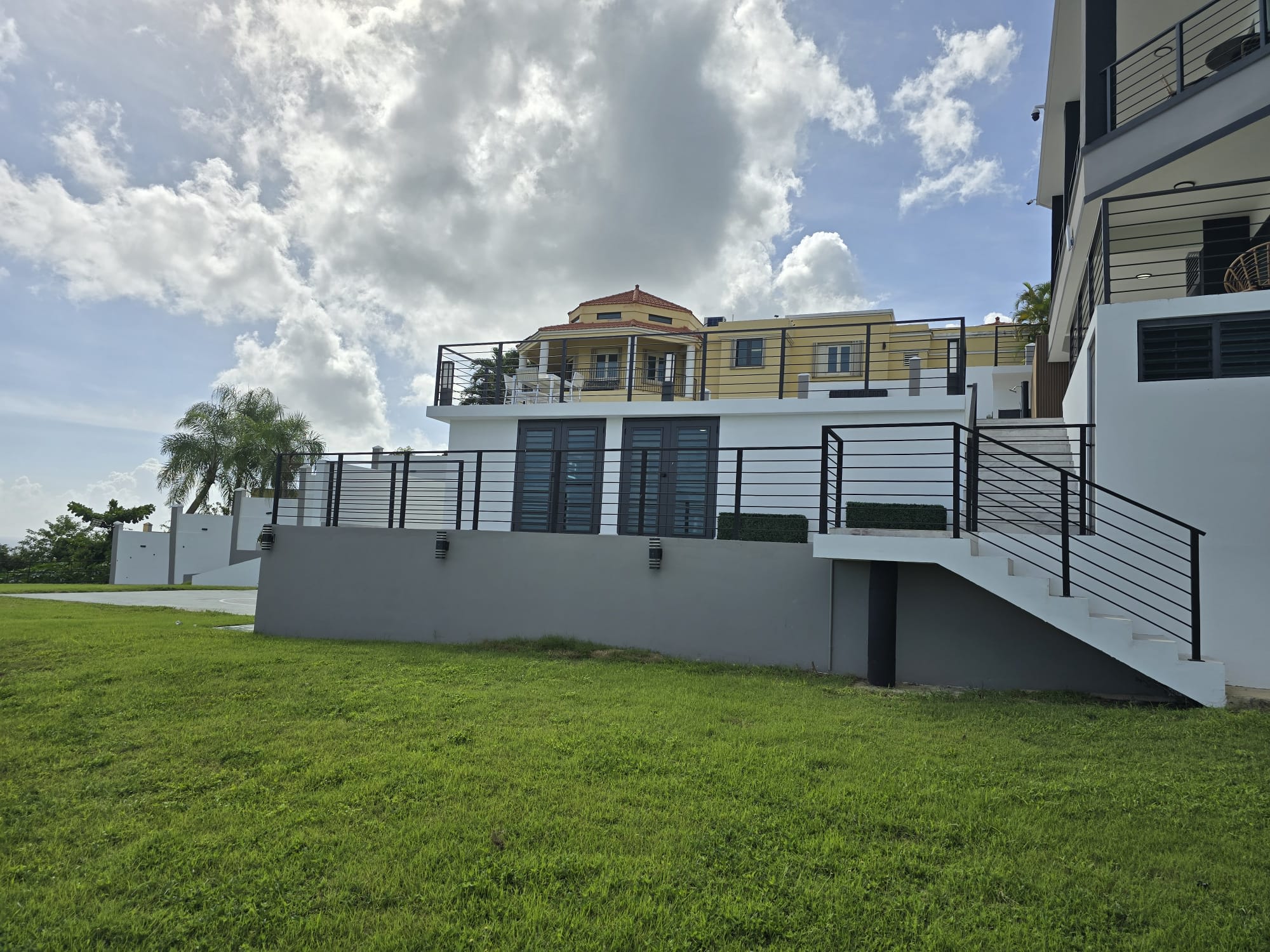 Luxury Villa on the hills looking at the atlantic ocean - Property photo