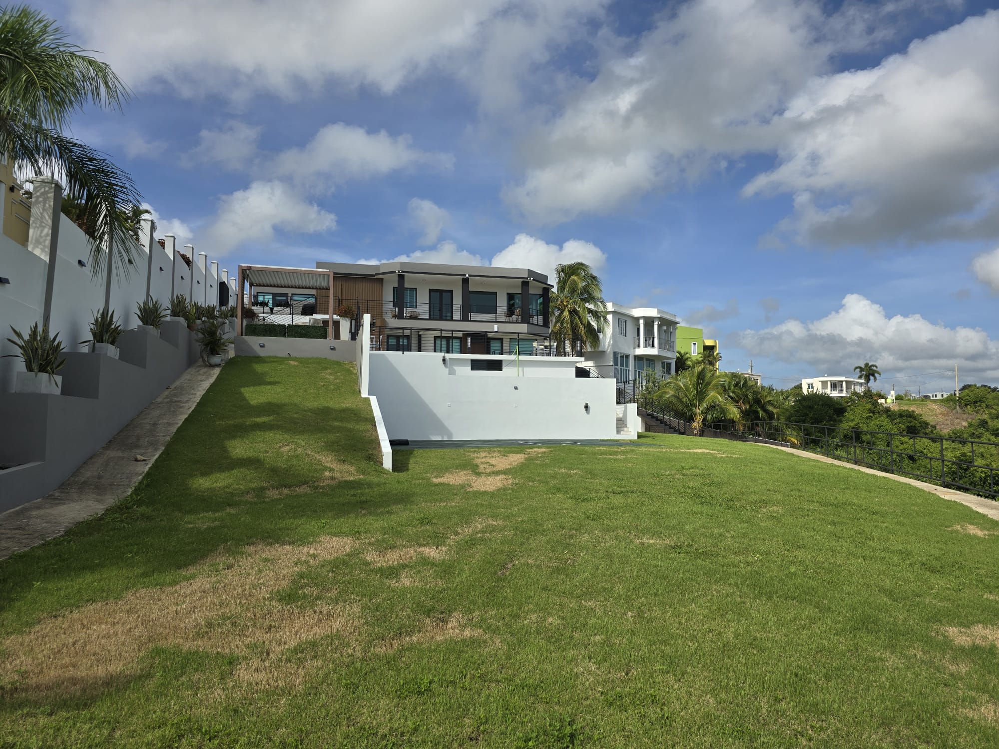 Luxury Villa on the hills looking at the atlantic ocean - Property photo