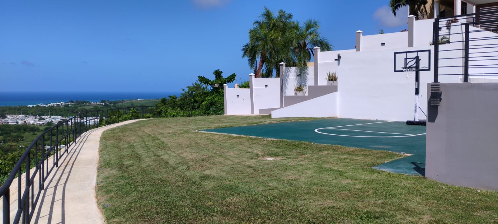 Luxury Villa on the hills looking at the atlantic ocean - Property photo