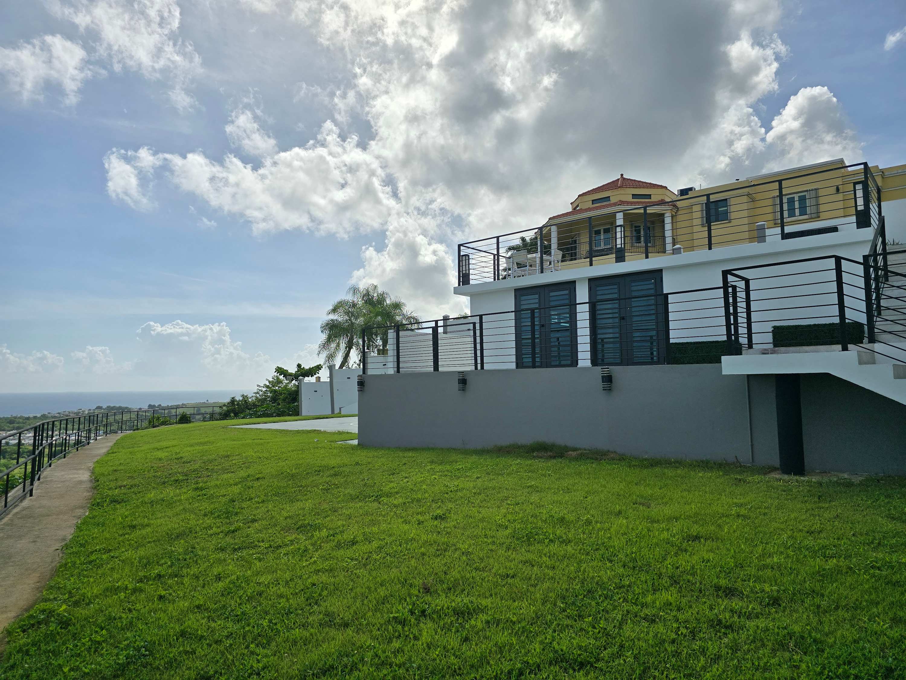 Luxury Villa on the hills looking at the atlantic ocean - Property photo