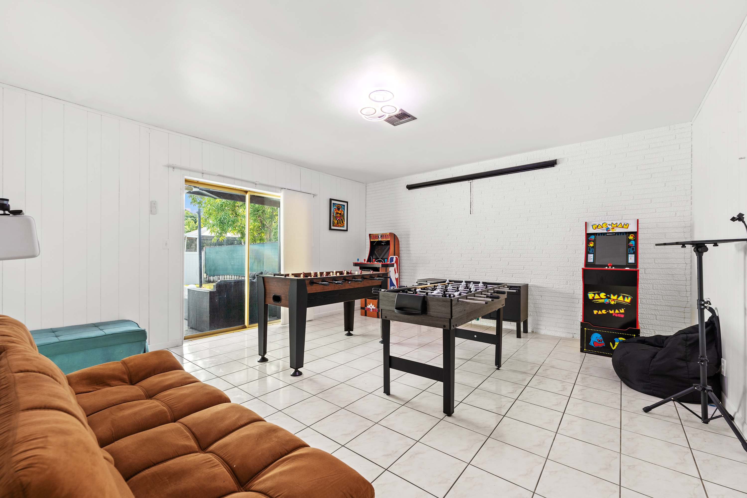 Elegant family home with pool