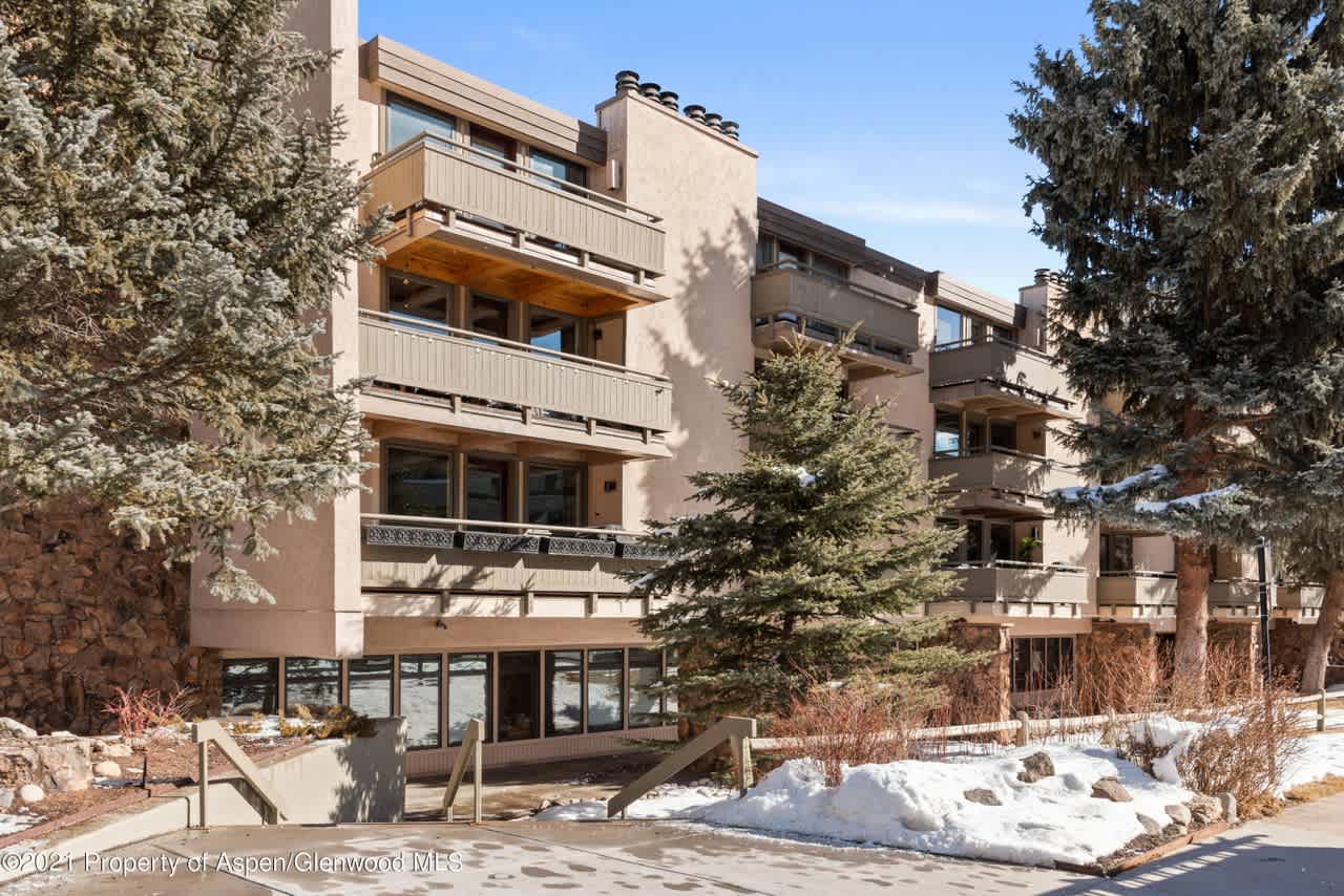 New Listing! Renovated 2 BR Aspen Condo - Photo 1