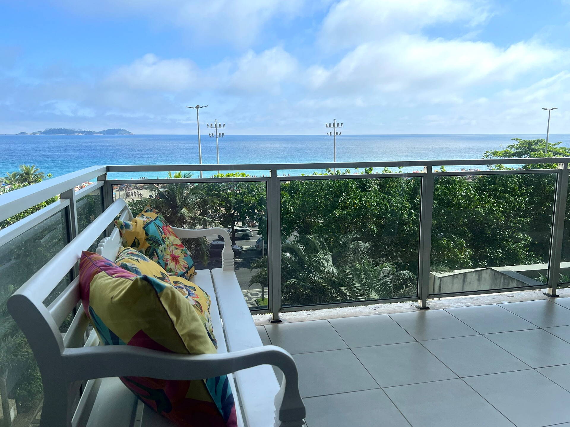 Luxury Apartment with Ocean View in Ipanema - RIO026