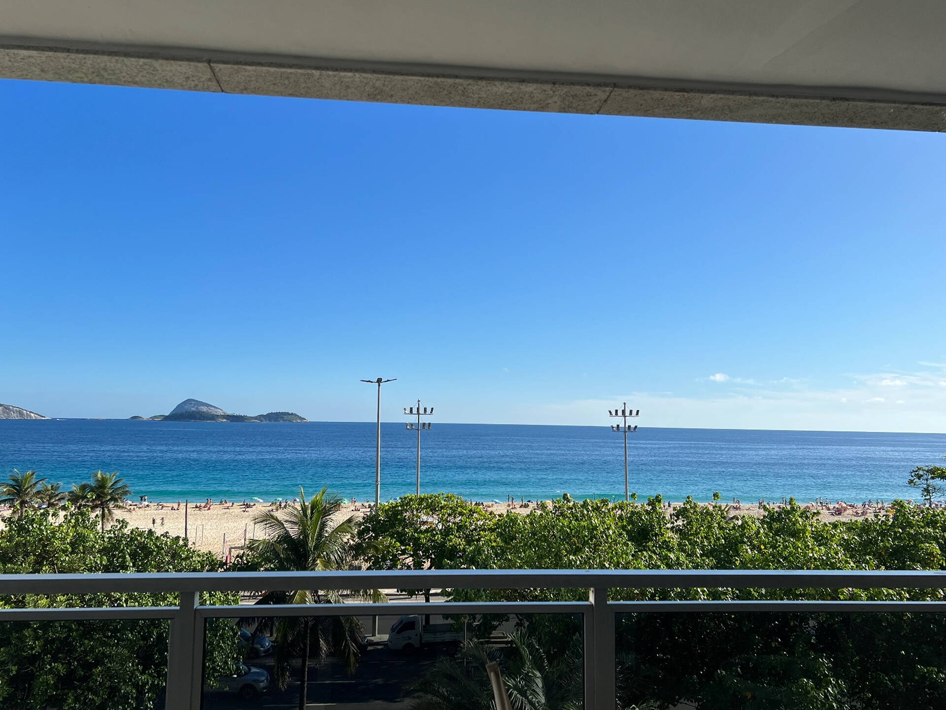 Luxury Apartment with Ocean View in Ipanema - RIO026