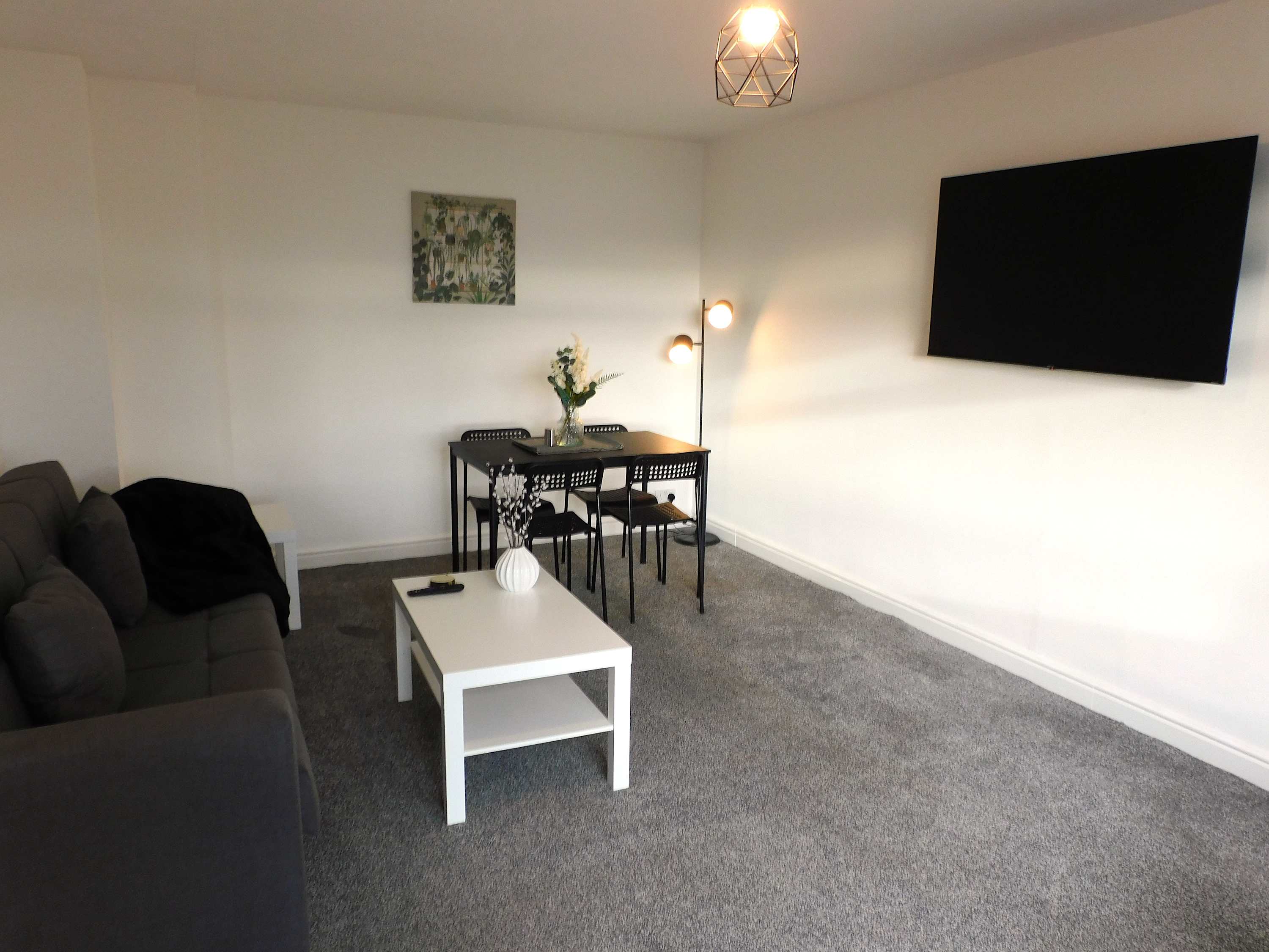 4 Bedroom, Newly Refurbished Home in East Kilbride