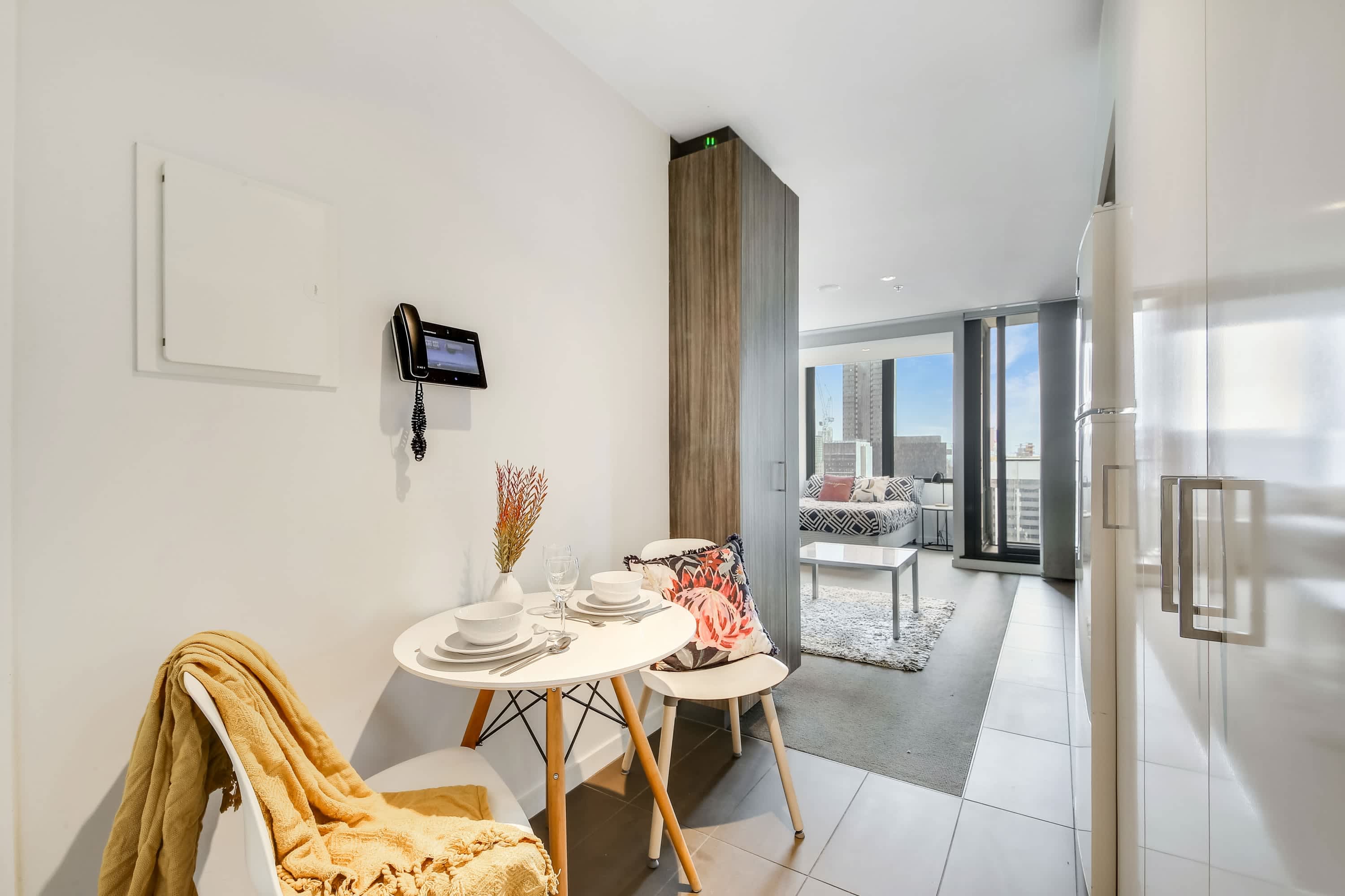 Cozy Studio Apt Near Southern Cross & City Views — Melbourne, Victoria — vacation rental
