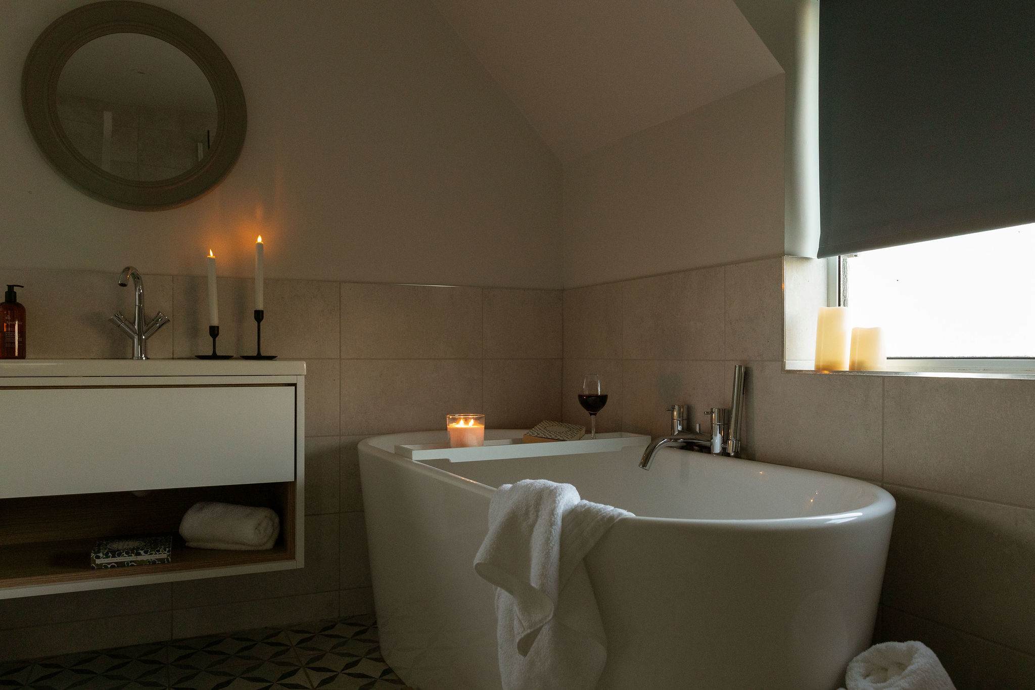 Relax and unwind with a hot bath at the end of a busy day exploring the area.