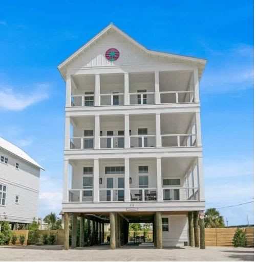 8 BR 6 BA + Pool & Hot Tub + Pickleball Fun