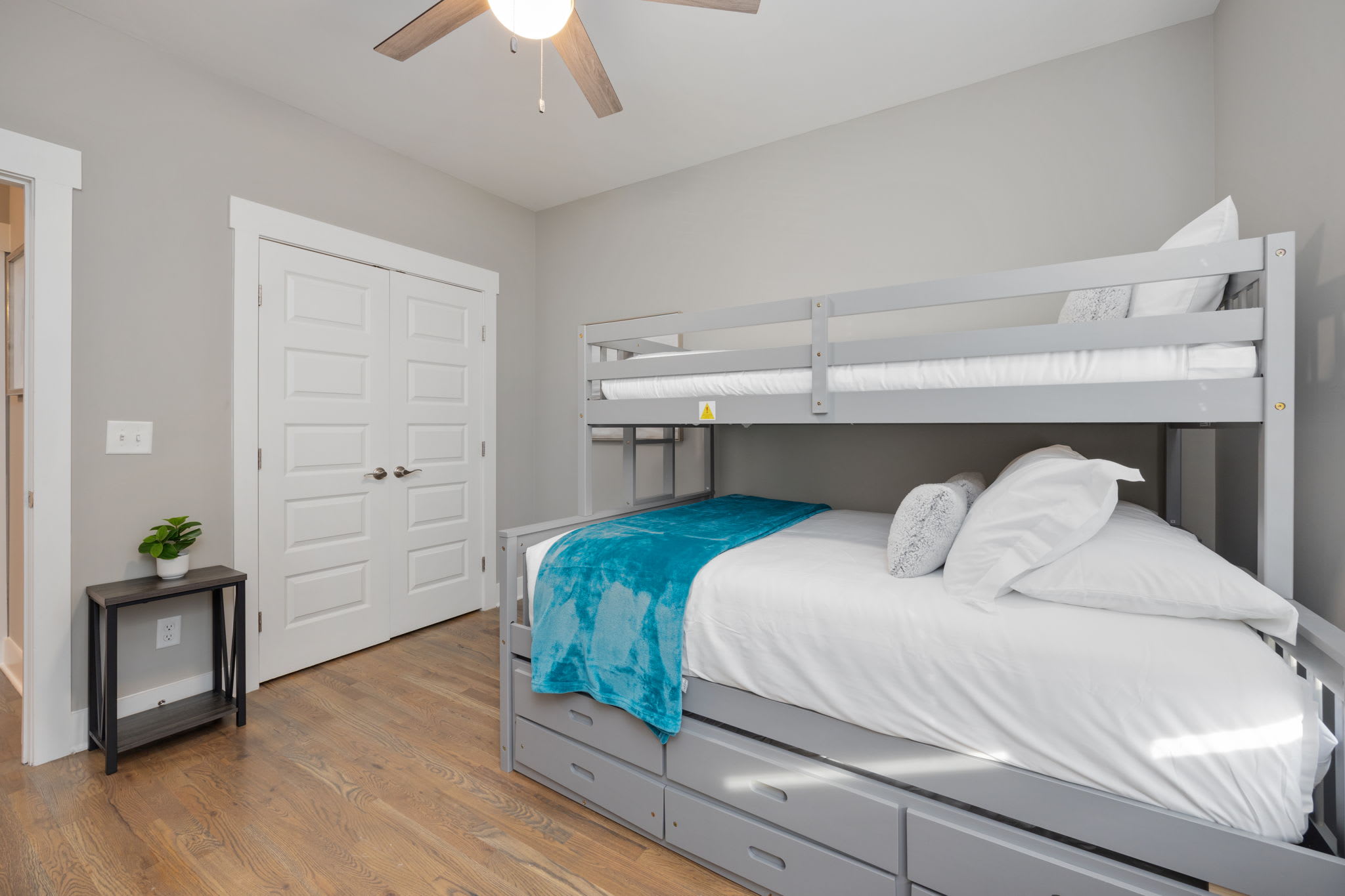 The Nations | Modern 2BR | Parking | Sleeps 6