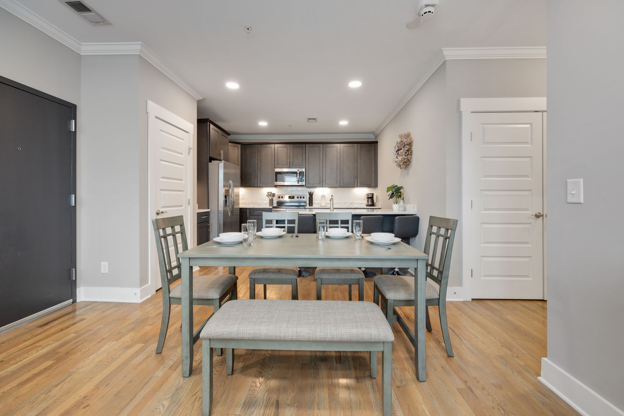 The Nations | Modern 2BR | Parking | Sleeps 6