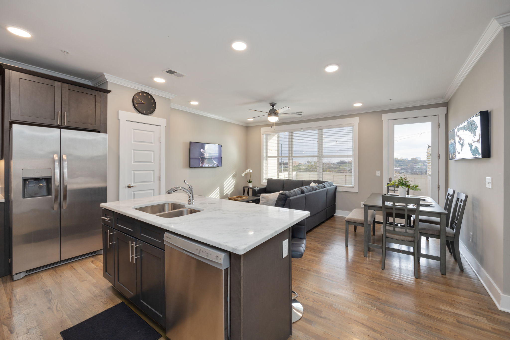 Broadway Stay • 2BR in The Nations • Breweries