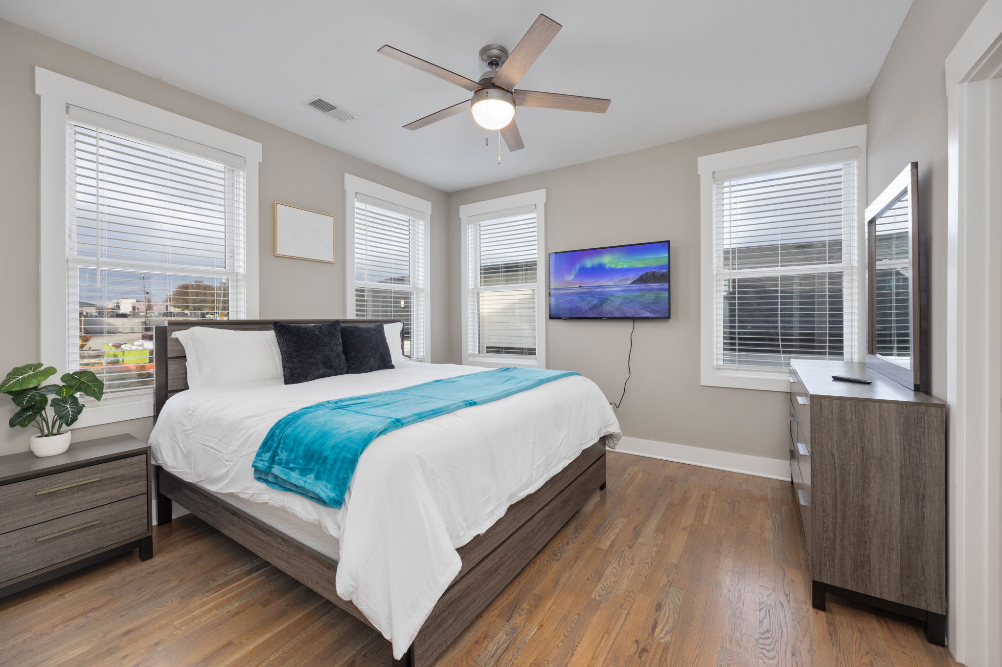 Broadway Stay • 2BR in The Nations • Breweries