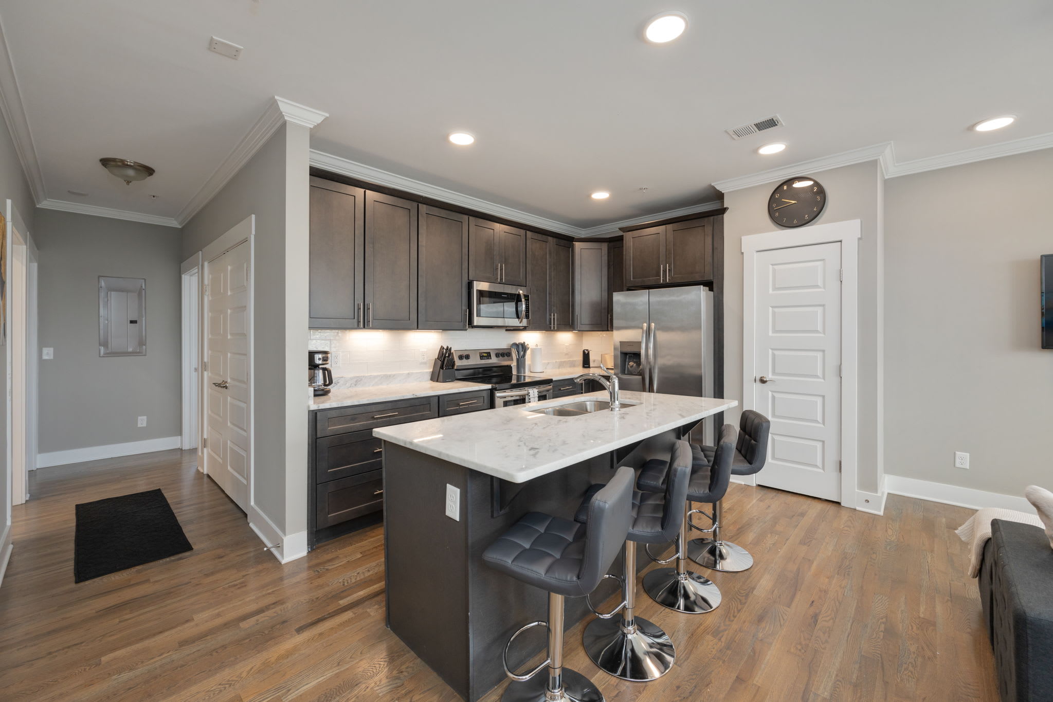 Broadway Stay • 2BR in The Nations • Breweries