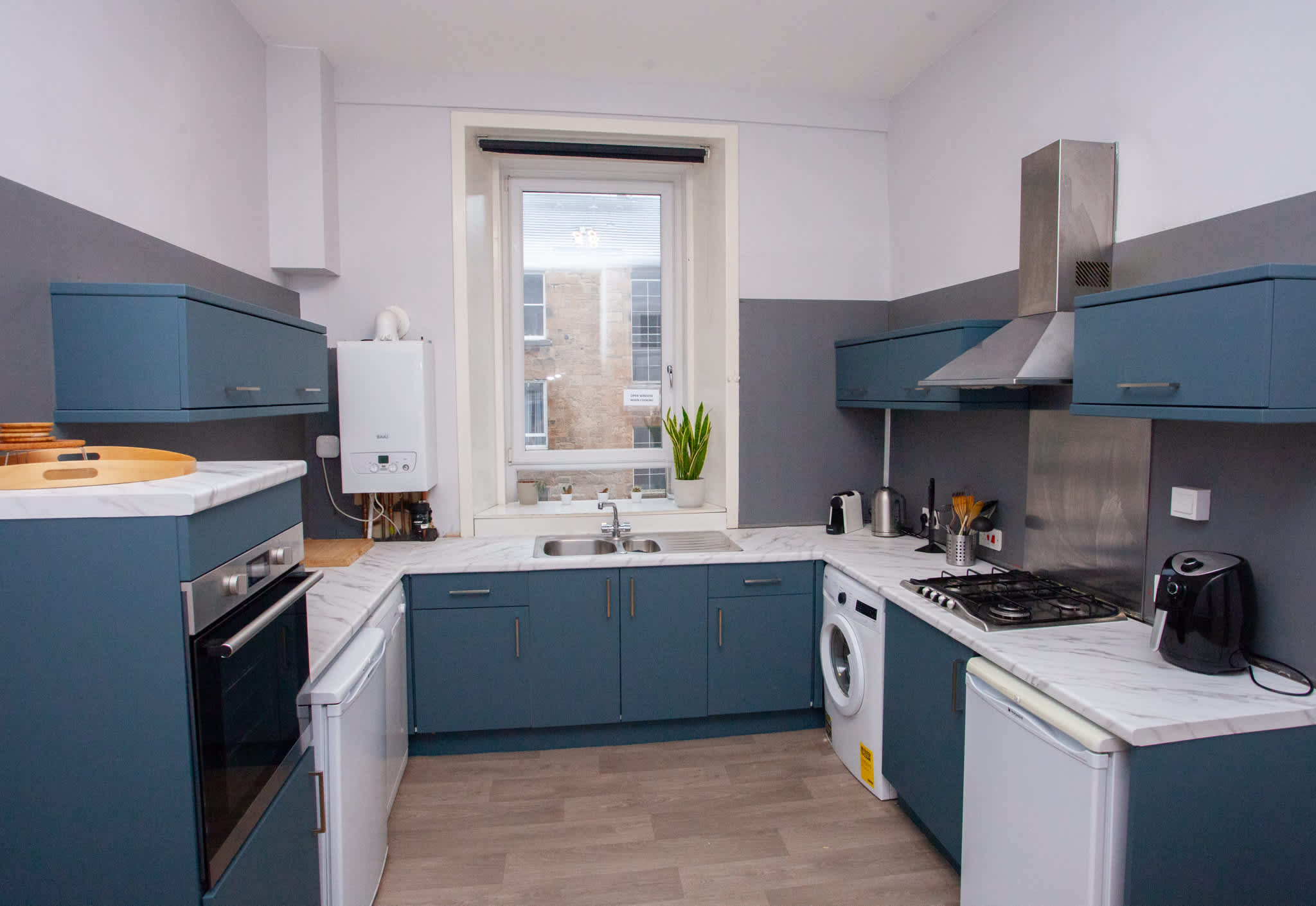 Bright and Spacious Flat in Trendy Finnieston in 964 Sauchiehall Street G3 7TH - Property image 8 - VivreStays