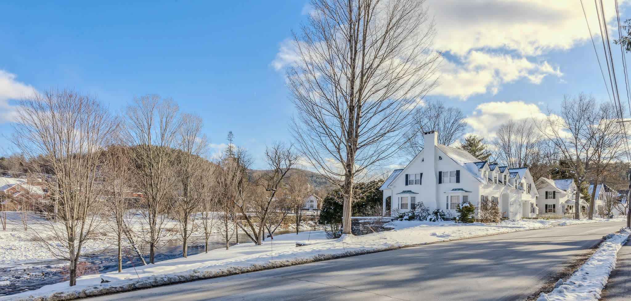 Charming Riverfront Retreat in Heart of Woodstock