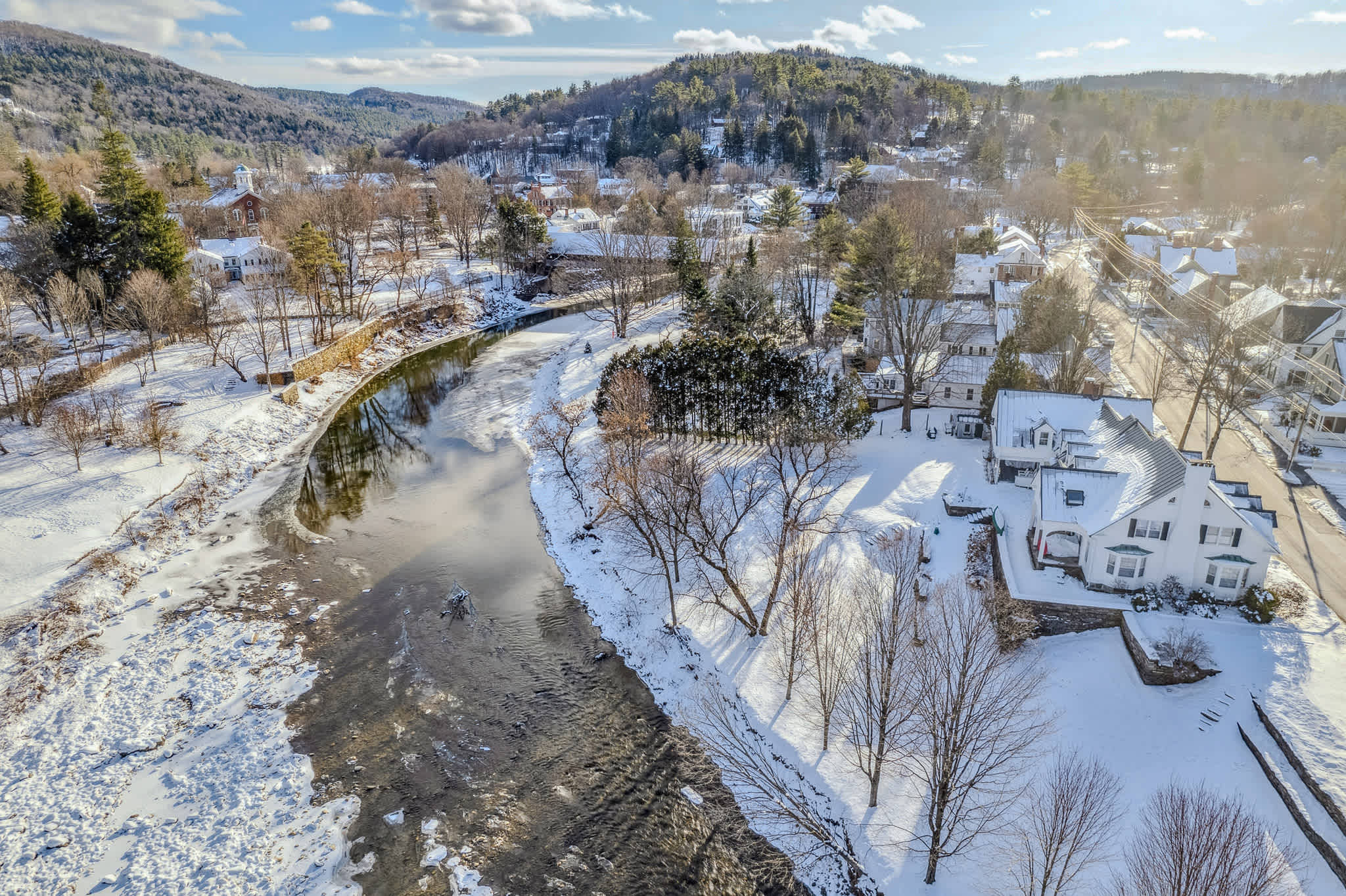 Charming Riverfront Retreat in Heart of Woodstock