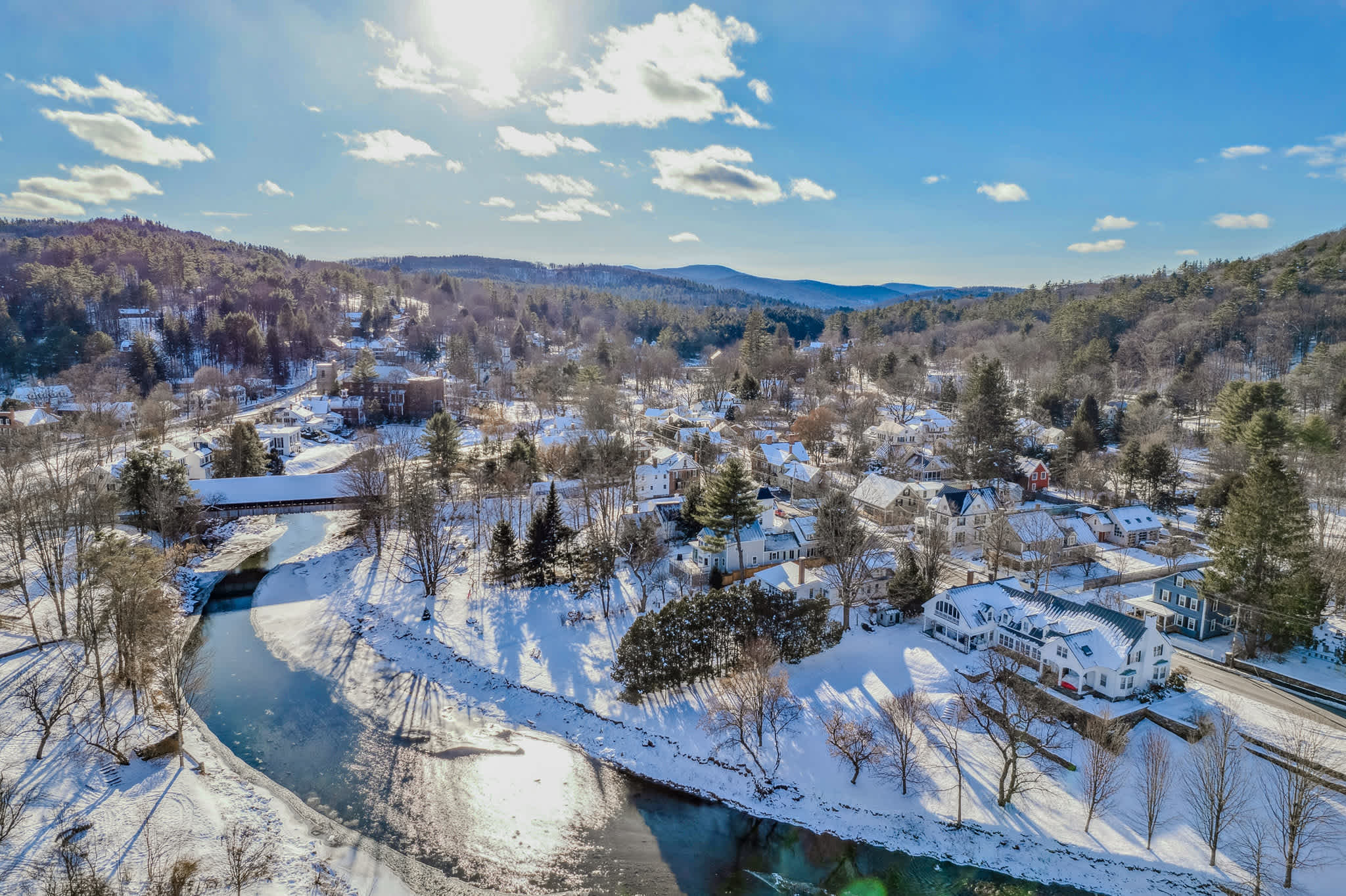 Charming Riverfront Retreat in Heart of Woodstock