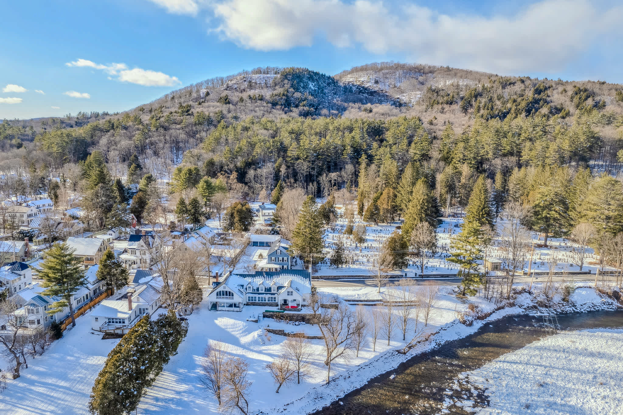 Charming Riverfront Retreat in Heart of Woodstock