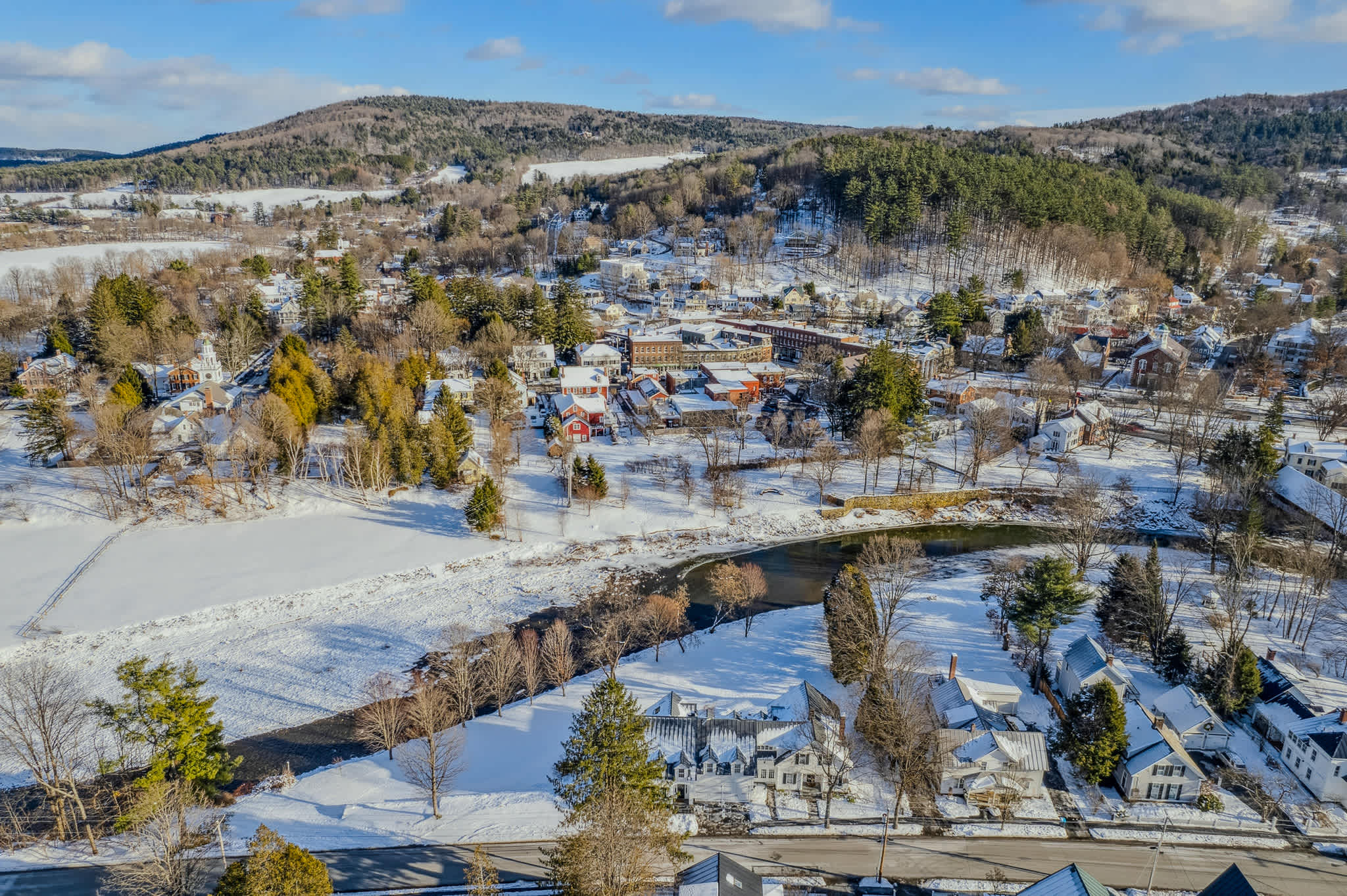 Charming Riverfront Retreat in Heart of Woodstock