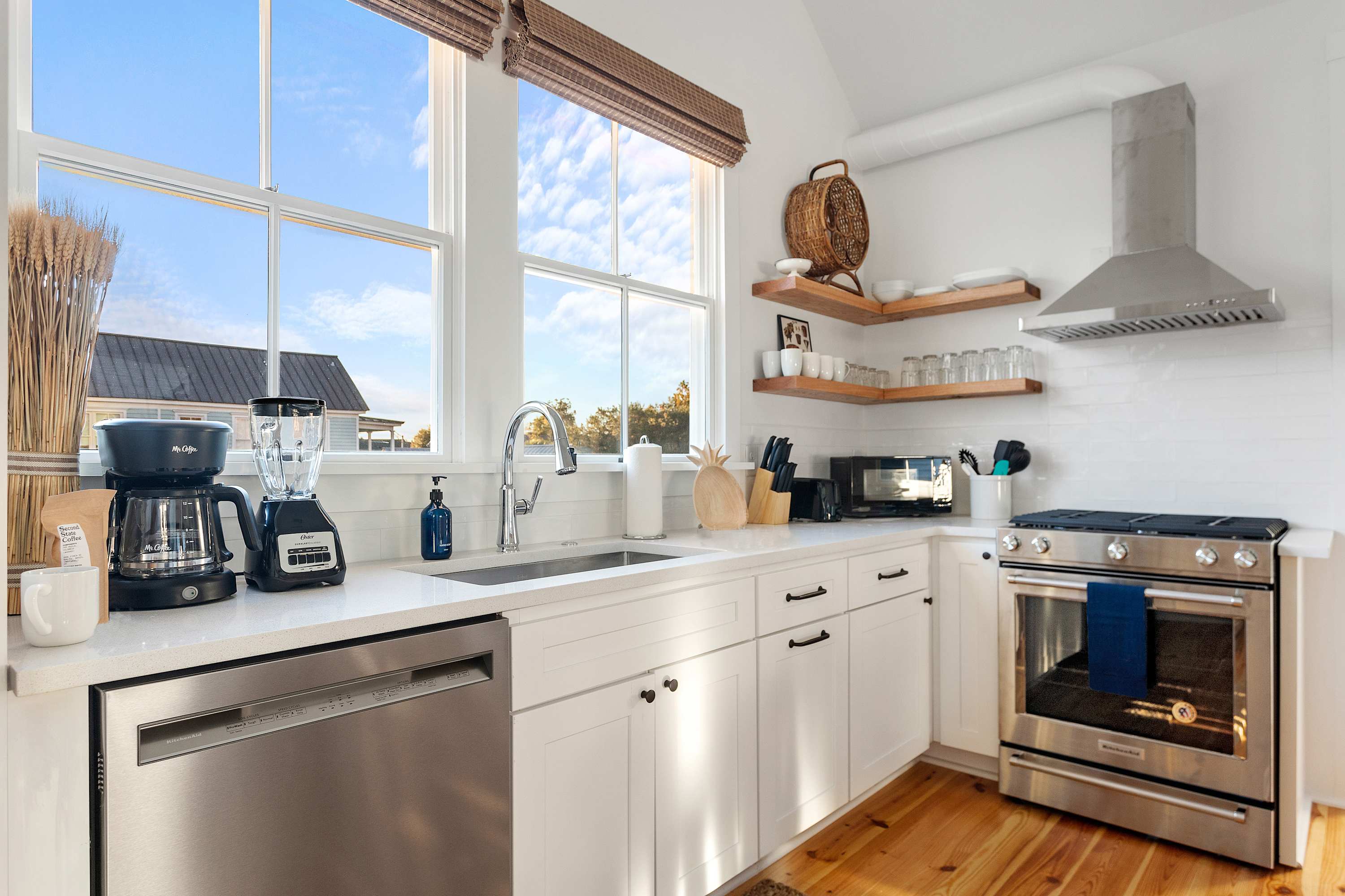 Fully equipped kitchen with everything you need to cook a meal!