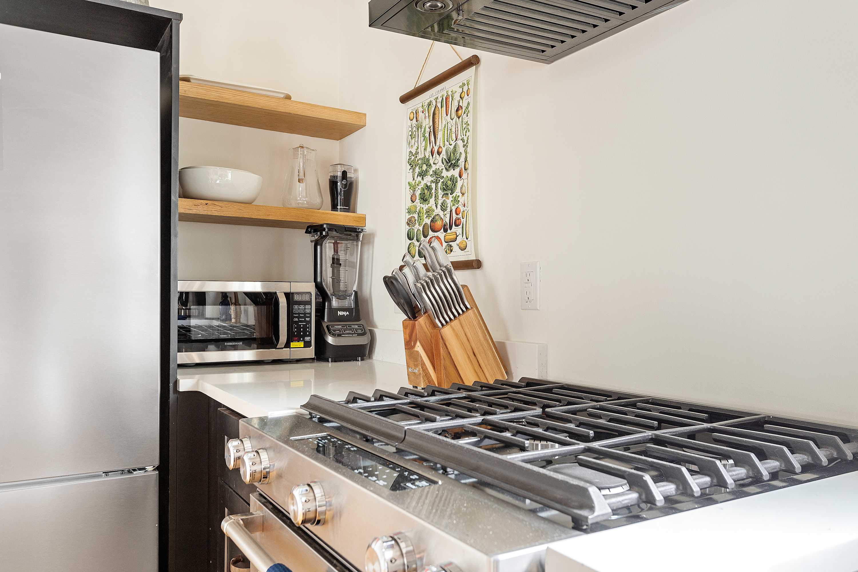 Fully equipped kitchen with everything you need to cook a meal!